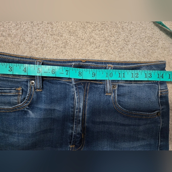 HIDDEN Distressed Denim Skirt. Size Medium - Picture 12 of 13